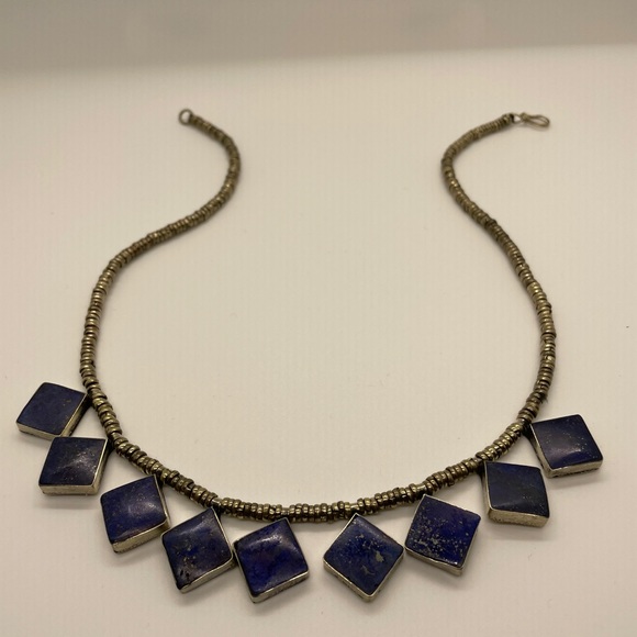 Jewelry - Vintage Looking Necklace